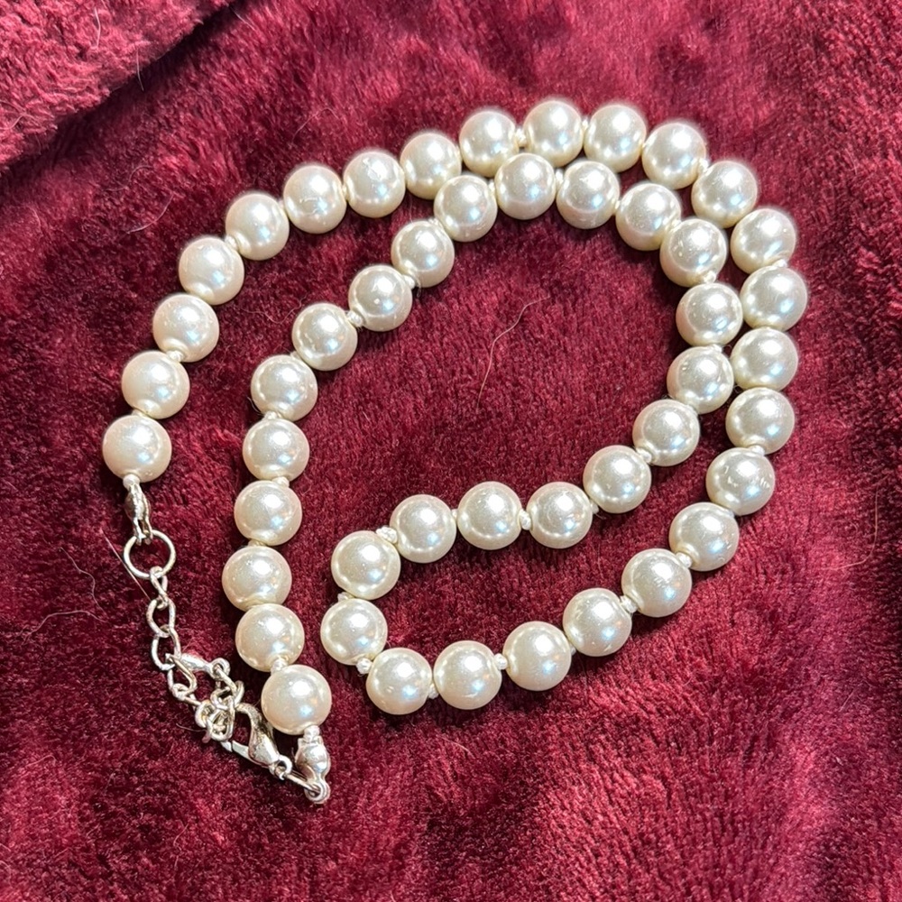 Elegant Pearl Necklace